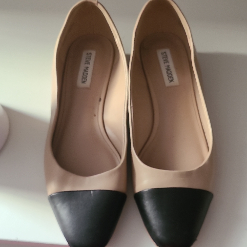 Steve Madden Black and Cream Flats